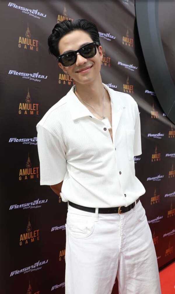 นักแสดง แบงค์ ธิติ รับบท จิน ใน The Amulet Game โคตรเหลี่ยม เกมส์โกงเซียน