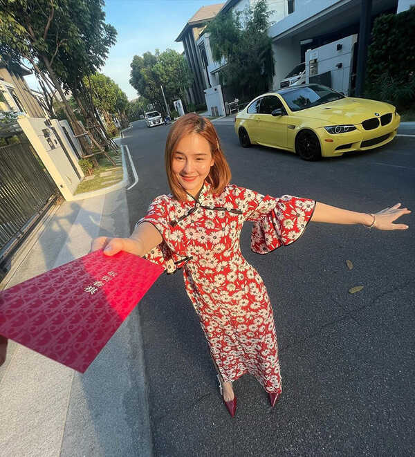ออม สุชาร์ แอมป์ พิธาน