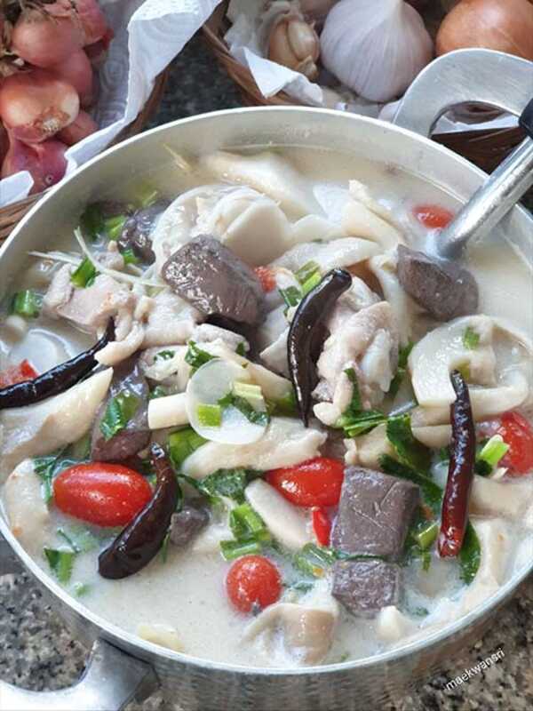 ต้มข่าไก่