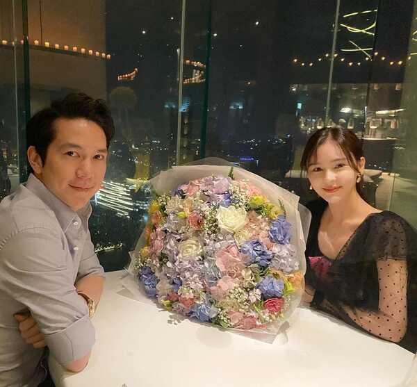 ออม สุชาร์ แอมป์ พิธาน