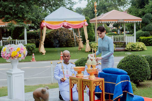 ท่านผู้หญิงอรอนงค์ ผู้แทนพระองค์ ในพิธีวางศิลาฤกษ์ หอประชุมคณะสงฆ์