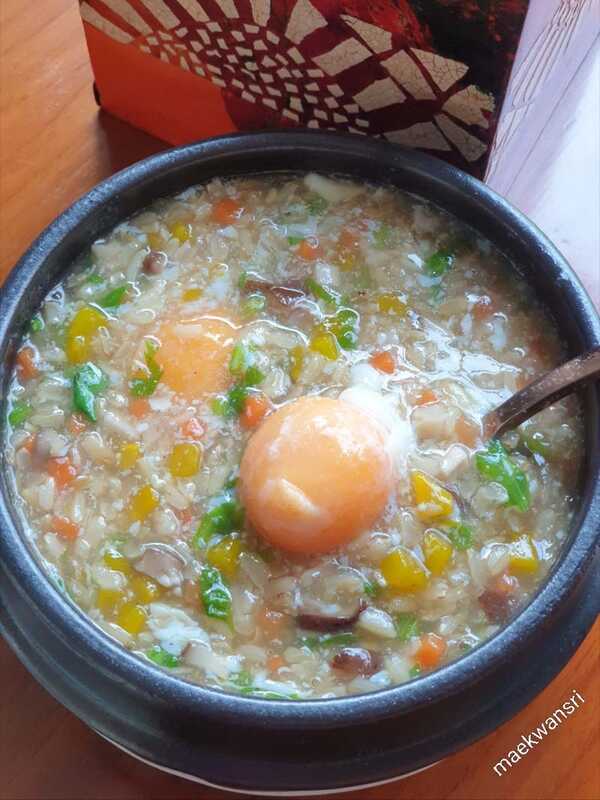 ข้าวต้มผักกับไข่ออนเซ็น