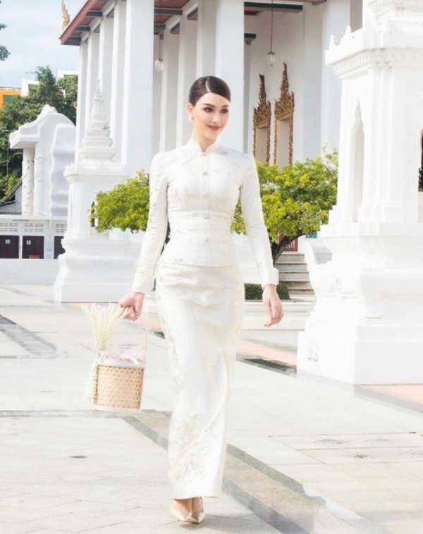 ดาราใส่ชุดไทย