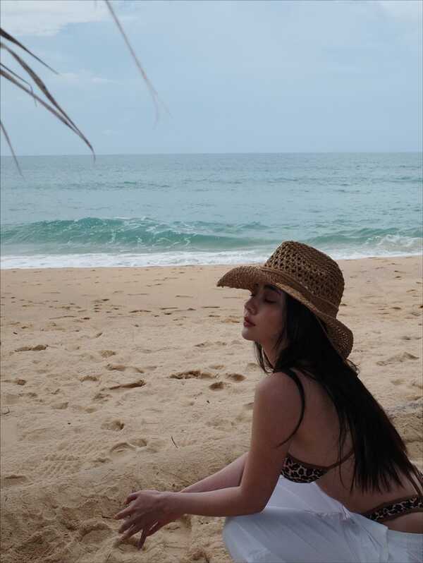 มุกดา นรินทร์รักษ์ เที่ยวทะเลชุดเซ็กซี่