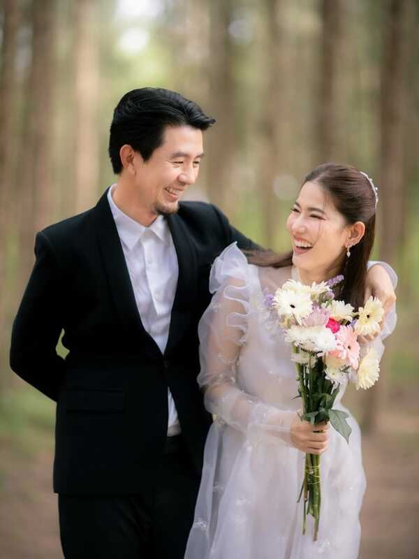 น้ำหวาน กรรณาภรณ์ เอาชุดแต่งงานแม่มาถ่ายการ์ดงานแต่ง 