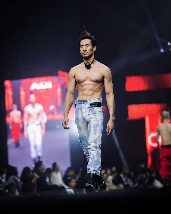 ภัทร ฉัตรบริรักษ์ 