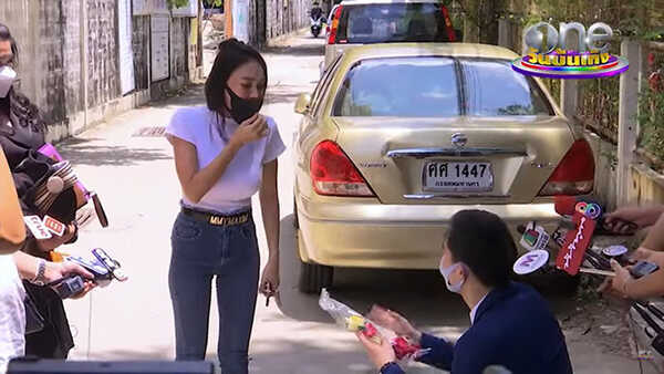 เอ็มมี่ อมลวรรณ