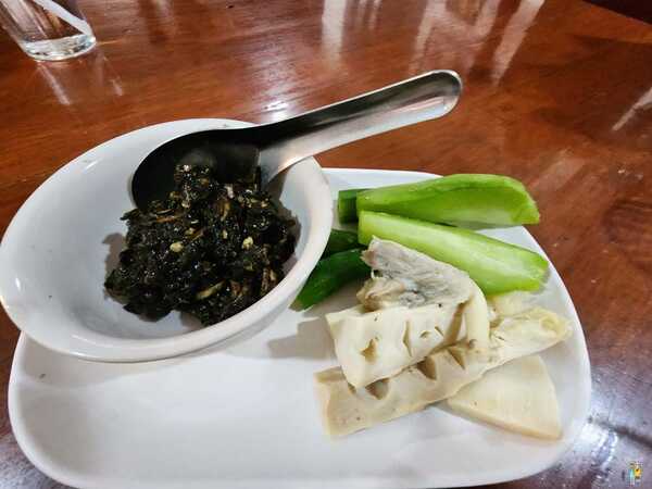 ร้านอาหารเฮือนเพ็ญ