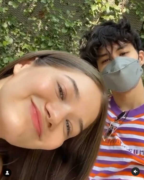  เก้า จิรายุ, วี วิโอเลต