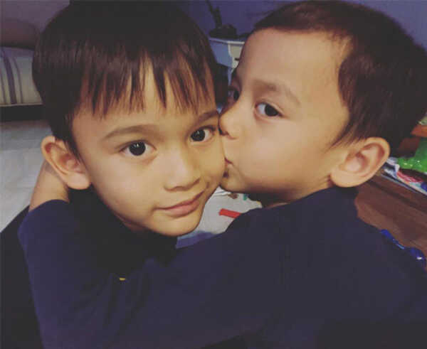 ลูกแฝดดารา
