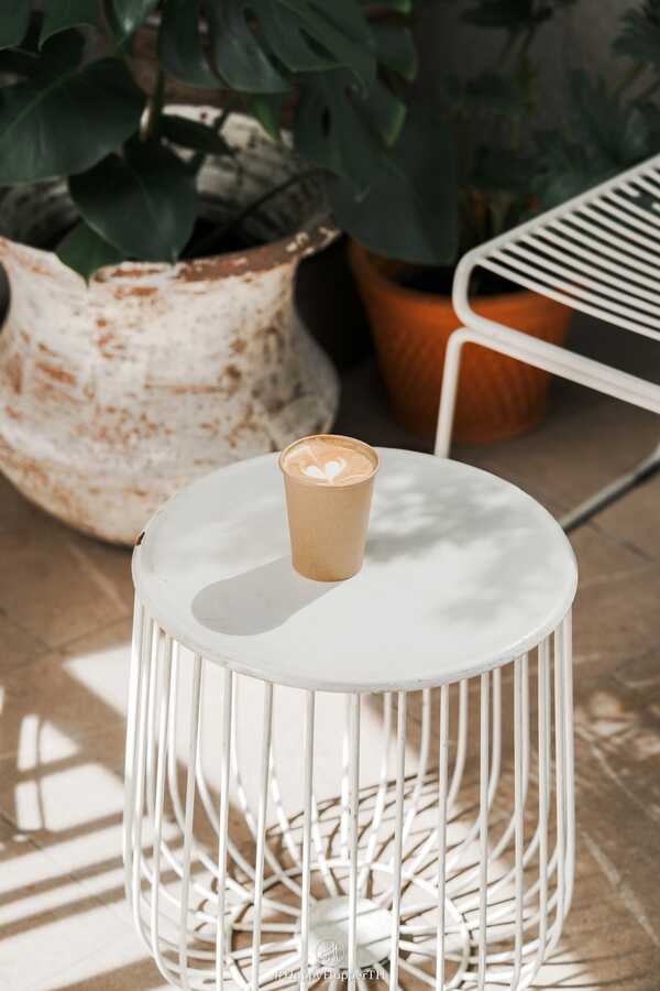 A paper cup coffee & friends