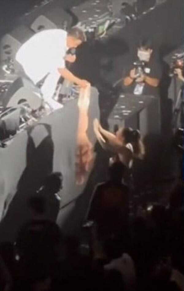 หนุ่ม กะลา