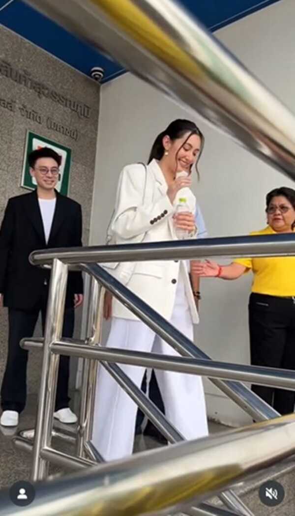 เบลล่า ราณี ควง วิล ชวิณ บริจาคช่วยชายแดน - น้ำท่วมน่าน