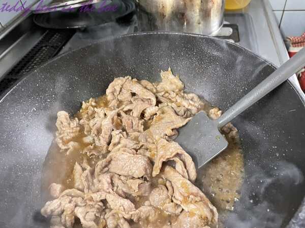 หมูผัดซอส
