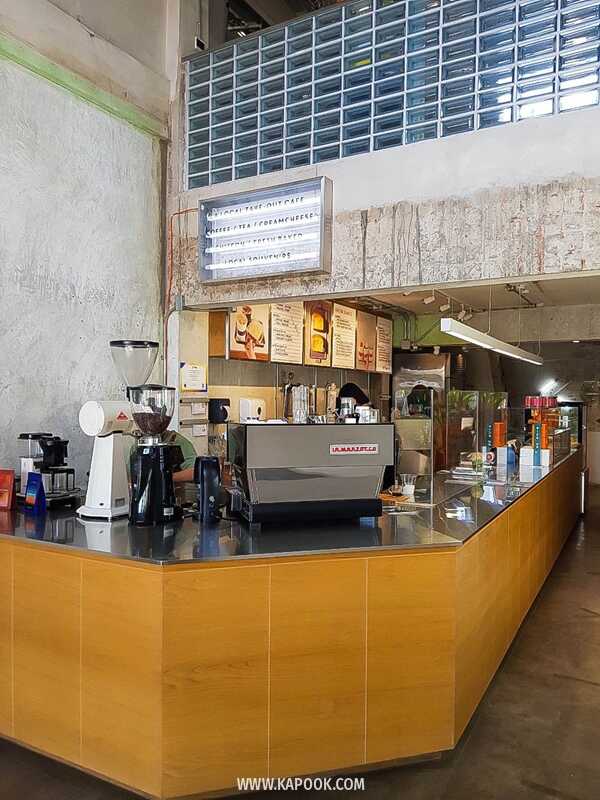 คาเฟ่อยุธยา Busaba Cafe & Bake Lab