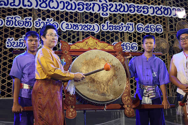 ทีโอที ถวายผ้าพระกฐินพระราชทาน