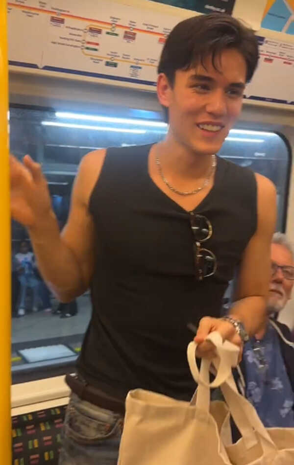 โบว์ เมลดา เจอ เทศน์ ไมรอน ที่ลอนดอน