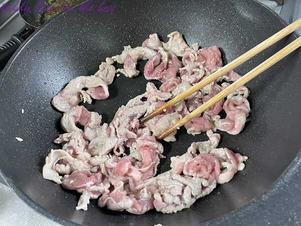 หมูผัดซอส