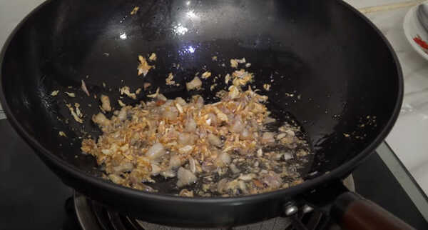ปลาหมึกยัดไส้หมูสับ