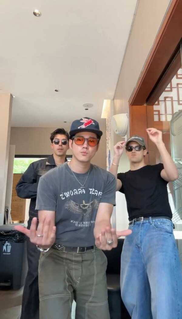 นาย-มาริโอ้-ไอซ์ รวมตัวโชว์สเต็ปแดนซ์ เต้นเบา ๆ แต่ความหล่อกระชากใจเต็ม ๆ 