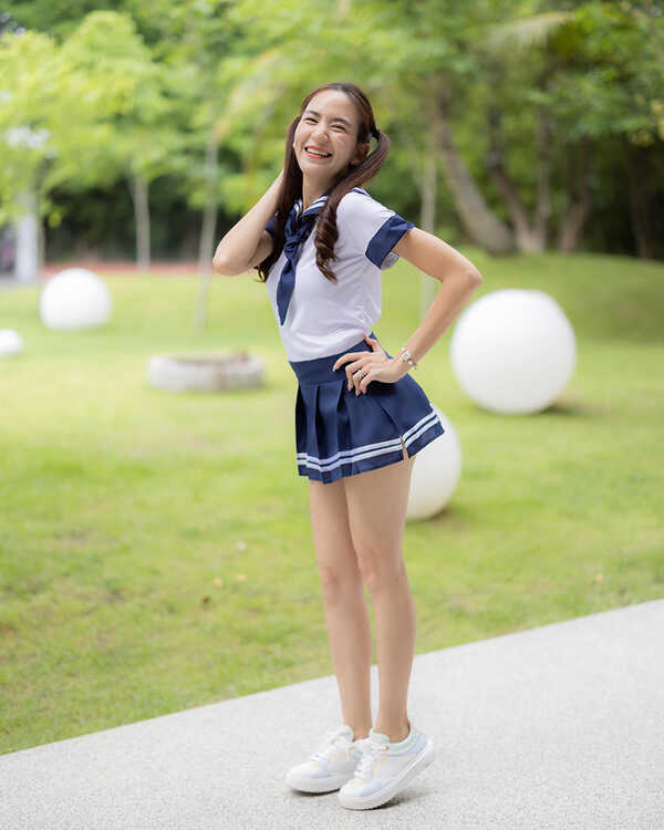 พลอย ชิดจันทร์