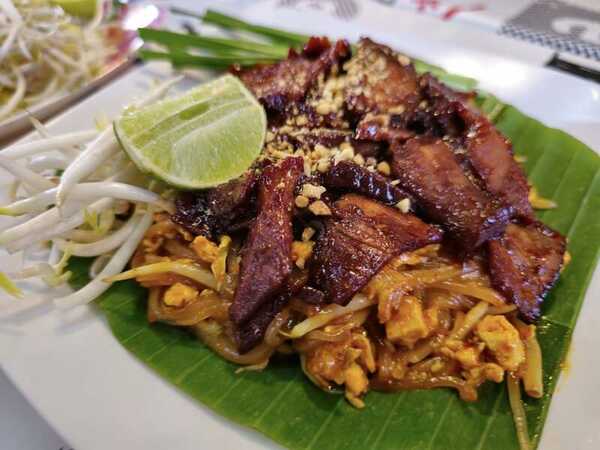 ผัดไทยพานหิน จ.ภูเก็ต