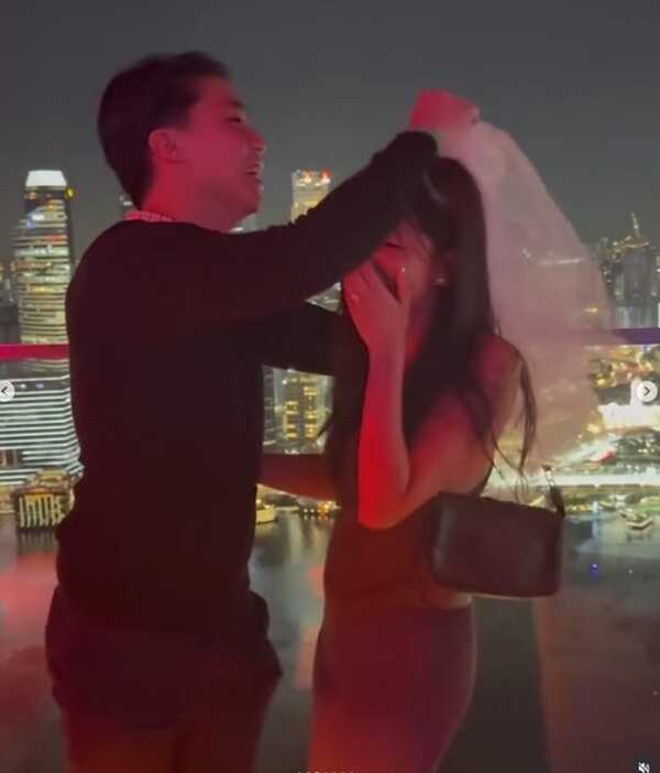 แคน นายิกา อดีต BNK48 ถูกแฟนหนุ่มเซอร์ไพรส์ขอแต่งงานที่สิงคโปร์