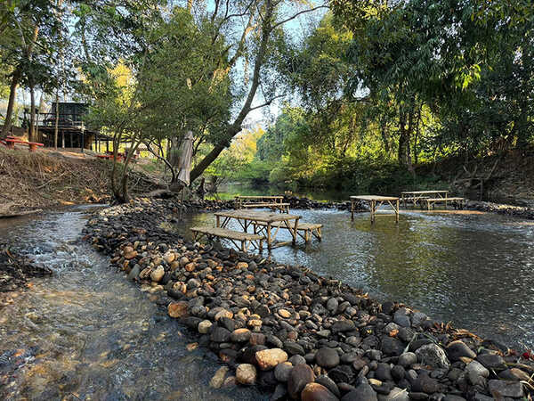 แคมป์ปิ้งริมน้ำ เลย