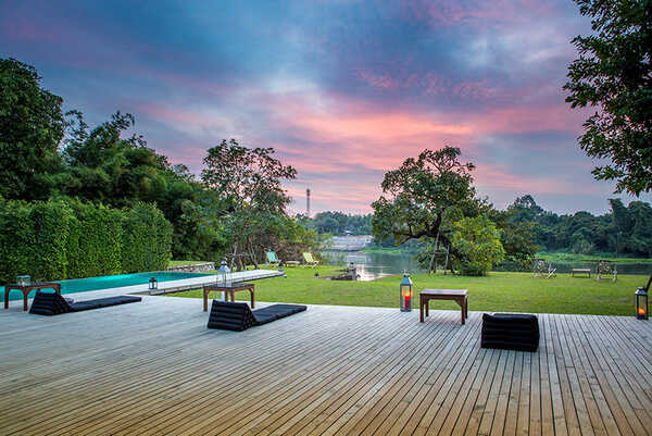 ที่พักริมน้ำ