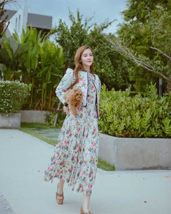 ออม สุชาร์ แต่งตัวลุคคุณหนู