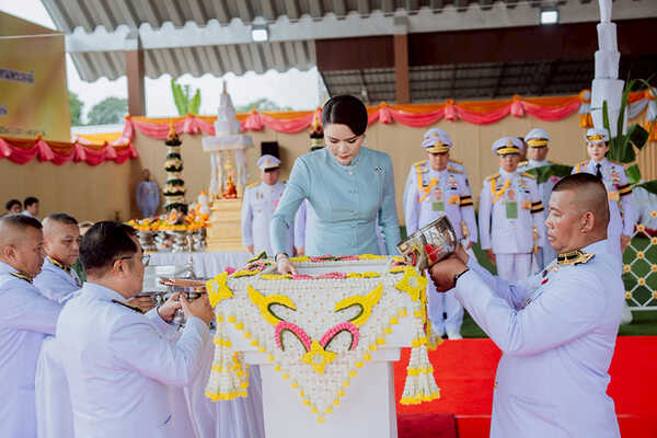 ท่านผู้หญิงอรอนงค์ ผู้แทนพระองค์ ในพิธีวางศิลาฤกษ์ หอประชุมคณะสงฆ์