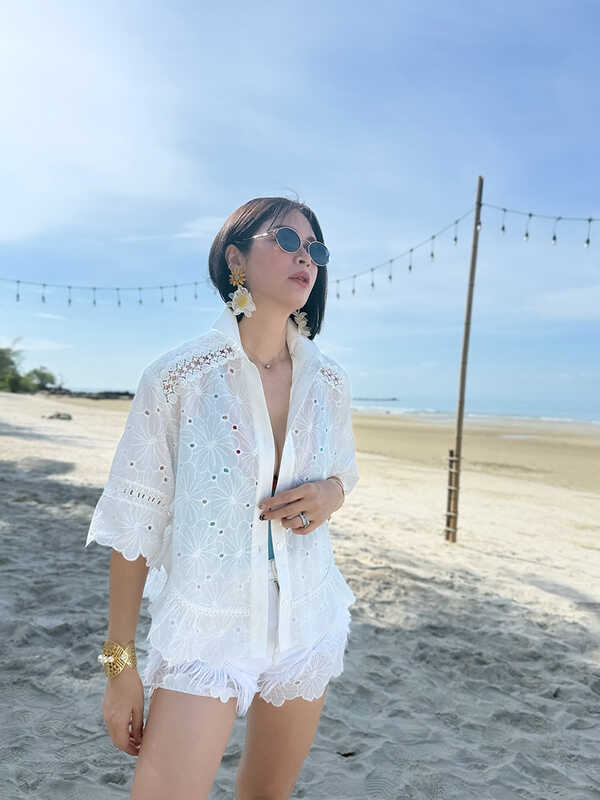 เมย์ มาริษา อวดหุ่นเซี๊ยะในชุดว่ายน้ำ