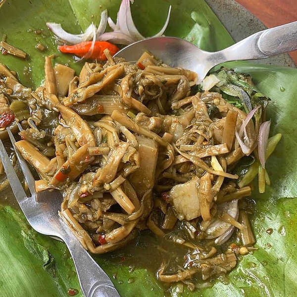 หมกหน่อไม้หมูสามชั้น ร้านเผ็ดเผ็ด