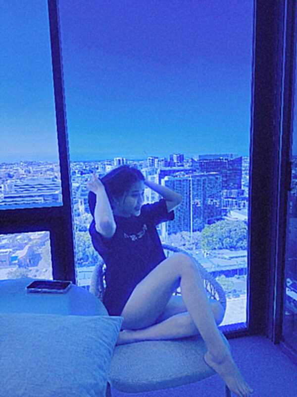 ลำใย ไหทองคำ อวดลุควันหยุดชิล ๆ แต่ท่าโพสแซ่บซู้ดปาก