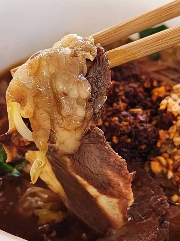 ก๋วยเตี๋ยวอุ่นไอรัก By กอบกุล