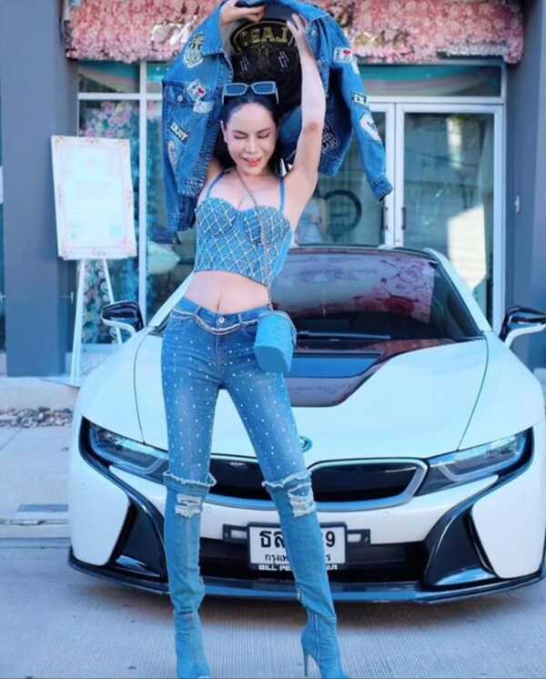 แม่ลี แม่แก้มบุ๋ม