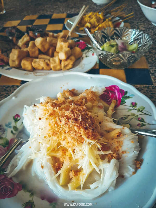 ตลาดหัวรอ อยุธยา