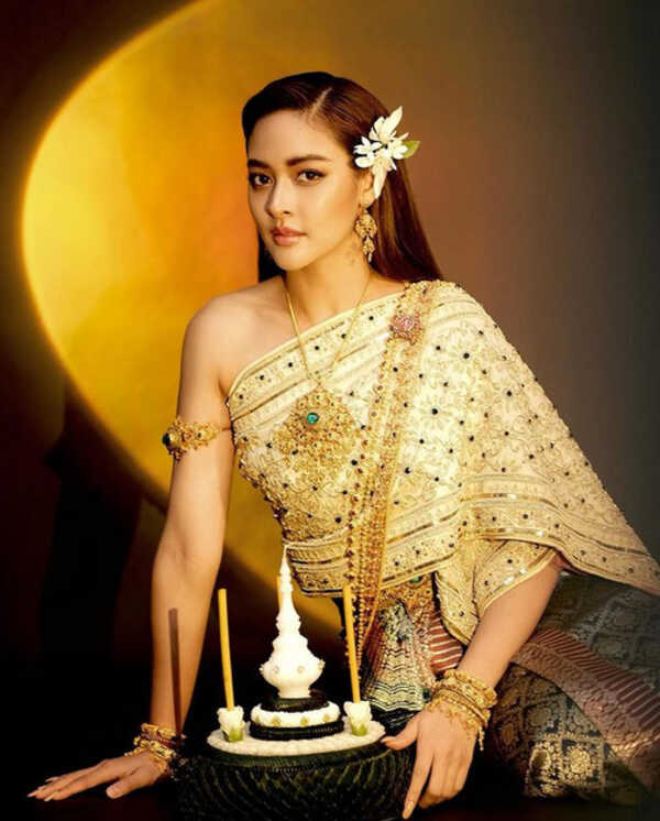 วันลอยกระทง 2564
