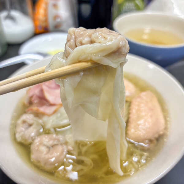 ราเมงเกี๊ยวหมูหางยาว ซุปไก่ กับปีกไก่ตุ๋นซอส เมนูเส้น อาหารจานเดียว เกี๊ยวหมู สูตรอาหาร