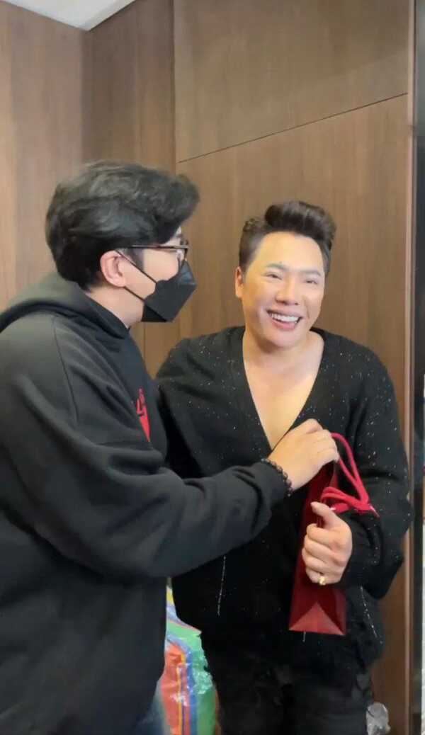  หนุ่ม กรรชัย มดดำ 