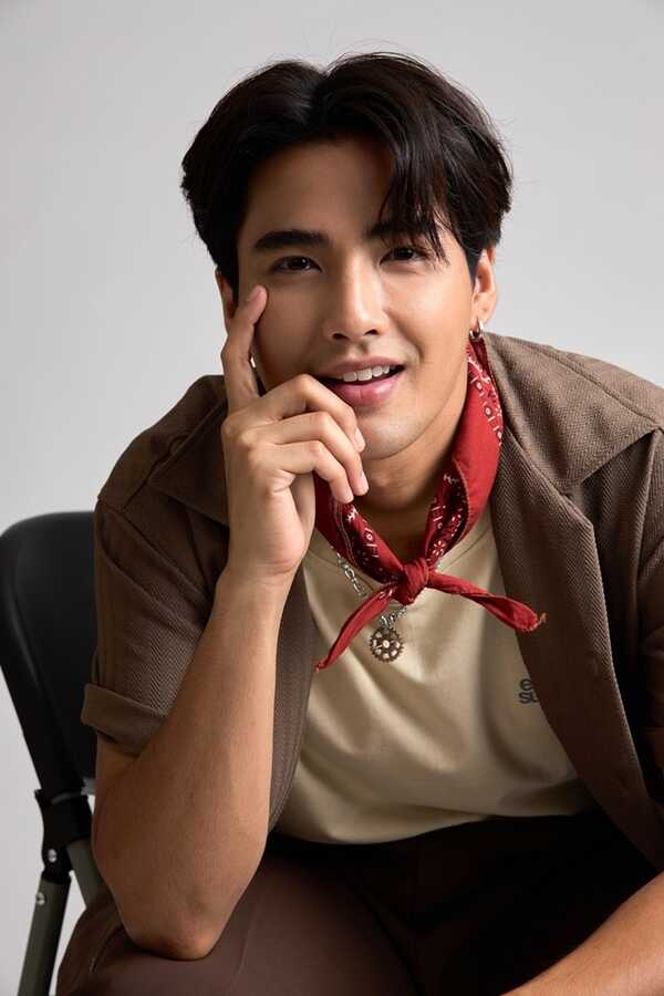  7 ประจัญบาน นักแสดง