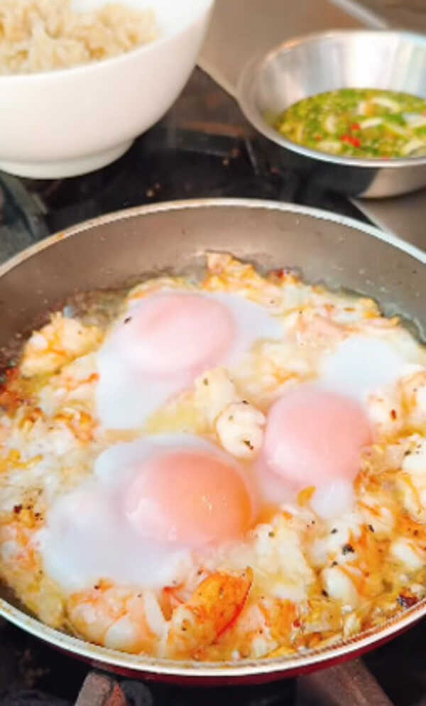 ไข่ดาวกุ้งกระเทียม เมนูไข่ เมนูกุ้ง สูตรอาหาร วิธีทำ