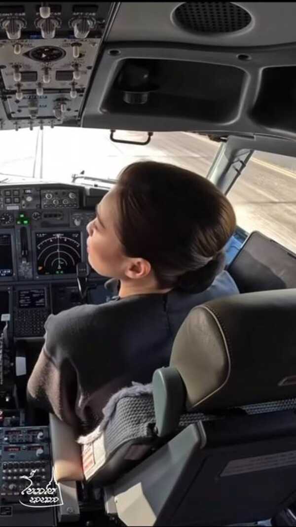 ในหลวง - พระราชินี ทรงขับเครื่องบินพระที่นั่ง