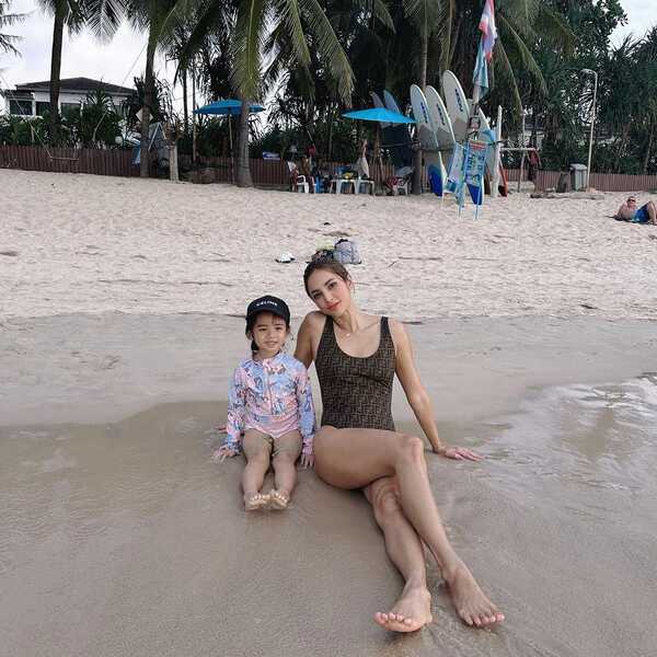 อุ้ม ลักขณา