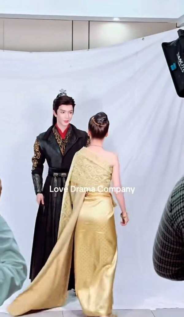 เปิดเบื้องหลัง สาวไทยข้ามภพ ป่วนใจแม่ทัพ คนสงสัยคุยกันรู้เรื่องไหม ที่นี่มีคำตอบ