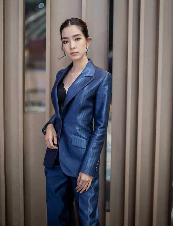 โม มนชนก