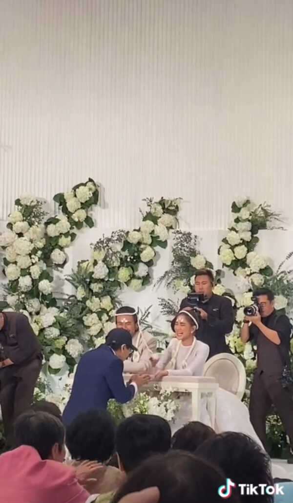 โน้ส อุดม รดน้ำสังข์ ตูน ก้อย