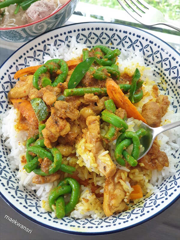 ผัดพริกแกง