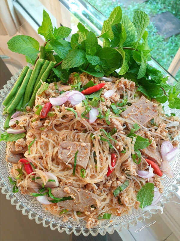 ลาบวุ้นเส้น
