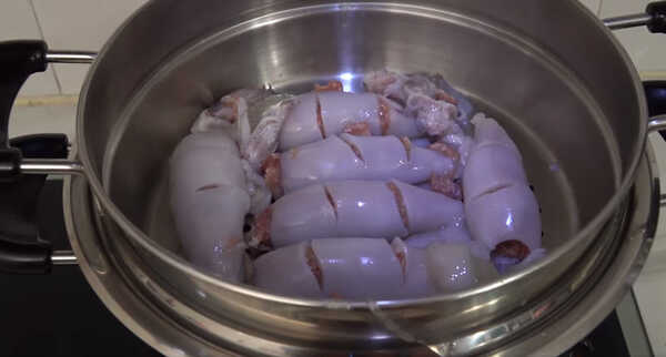 ปลาหมึกยัดไส้หมูสับ